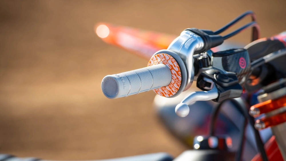 How to Change Grips on a Motorcycle: Easy Steps for a Perfect Fit